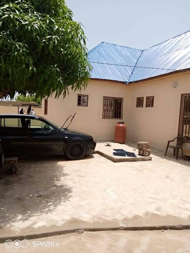 Three bedrooms house for sale at Brufut Ghana town with a boys quarter and a few munites walk to the beach side