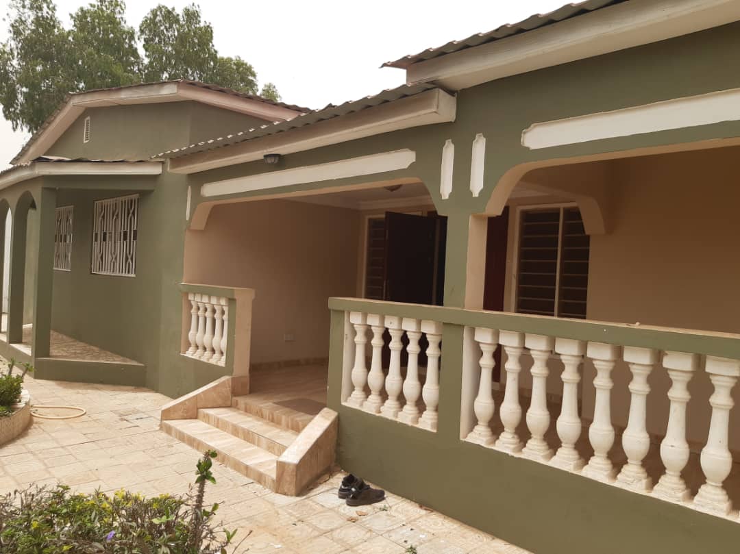  Three bedrooms house for rent at Kololi three compound from the highway just behind the famous Kadijatouâ€™s resturant price is D350,000 per year 