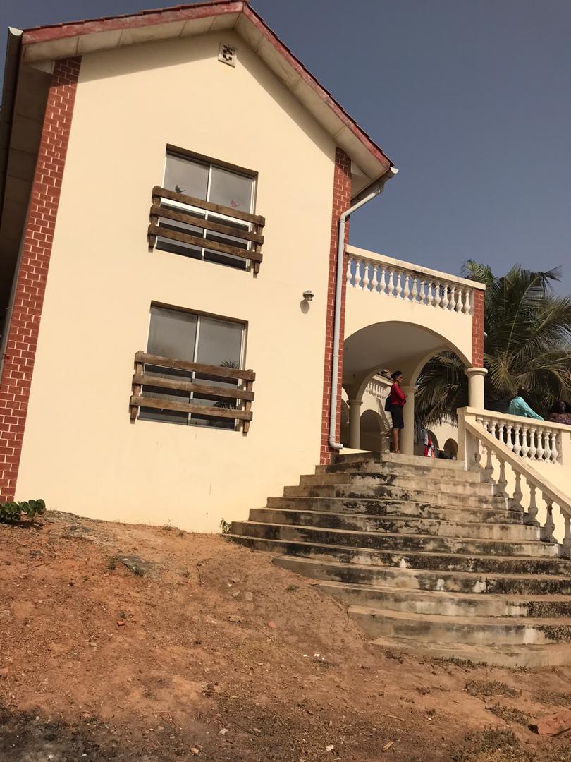 SEAVIEW MANSION FOR SALE AT BATOKUNKU FOR 500,000 euro