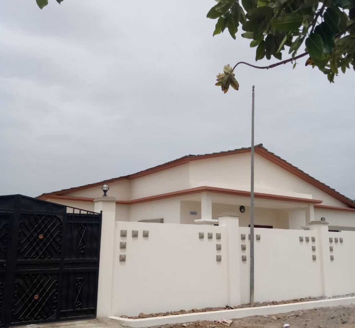 NEWLY BUILT 3 BEDROOMS HOUSE FOR SALE AT JABANG FEW METERS FROM THE HIGHWAY