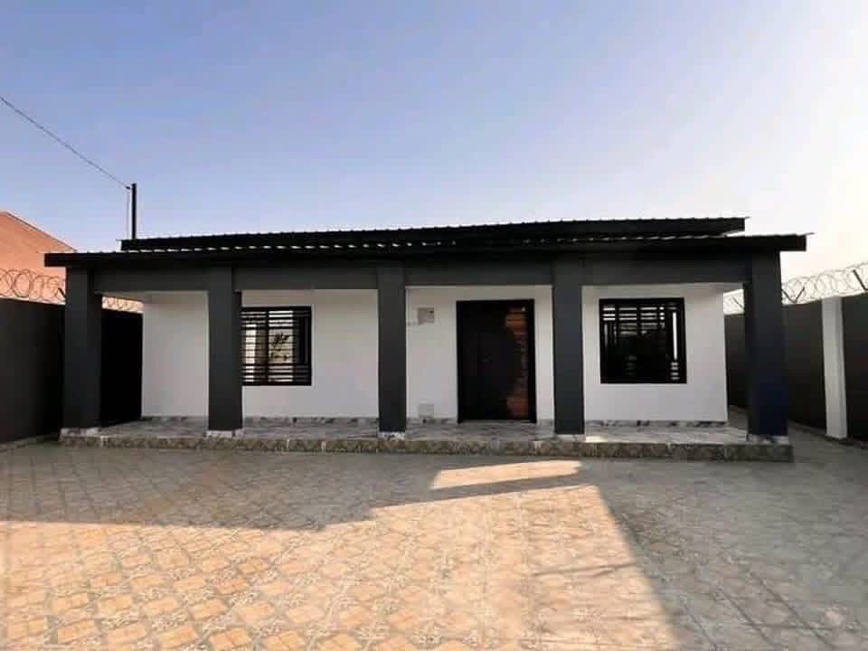 Fully Fenced 3-Bedroom Compound for Sale in Jabang with Boys’ Quarters – D4.7 Million (Negotiable)
