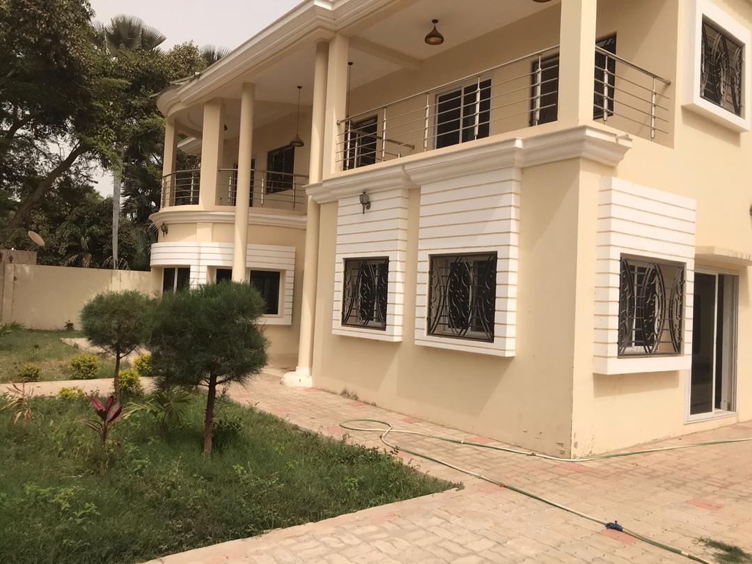 FOUR BEDROOMS HOUSE FOR RENT AT SENEGAMBIA BEHIND GTBANK FOR $11,000 DOLLARS