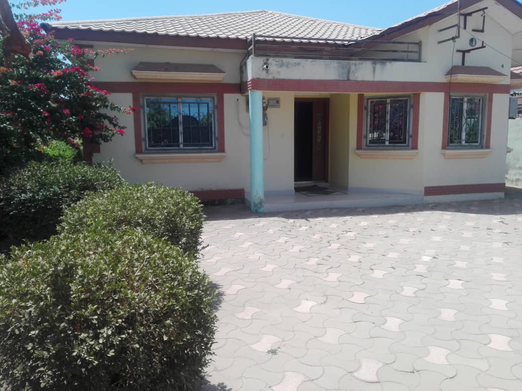 Furnished 3 bedrooms house at paradise estate 