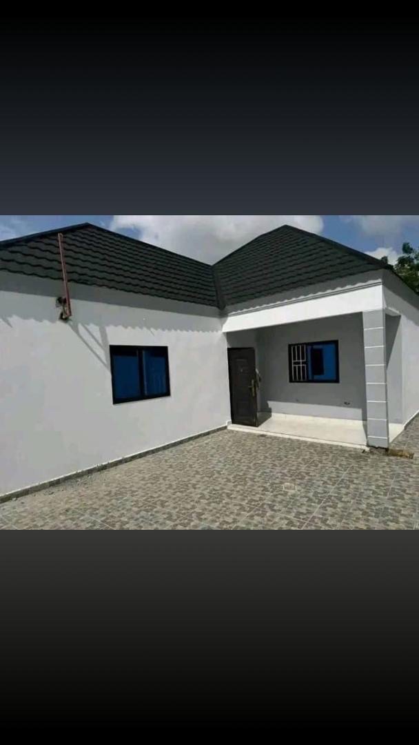 Beautiful 3-Bedroom House for Sale in Latriya – Near the Highway
